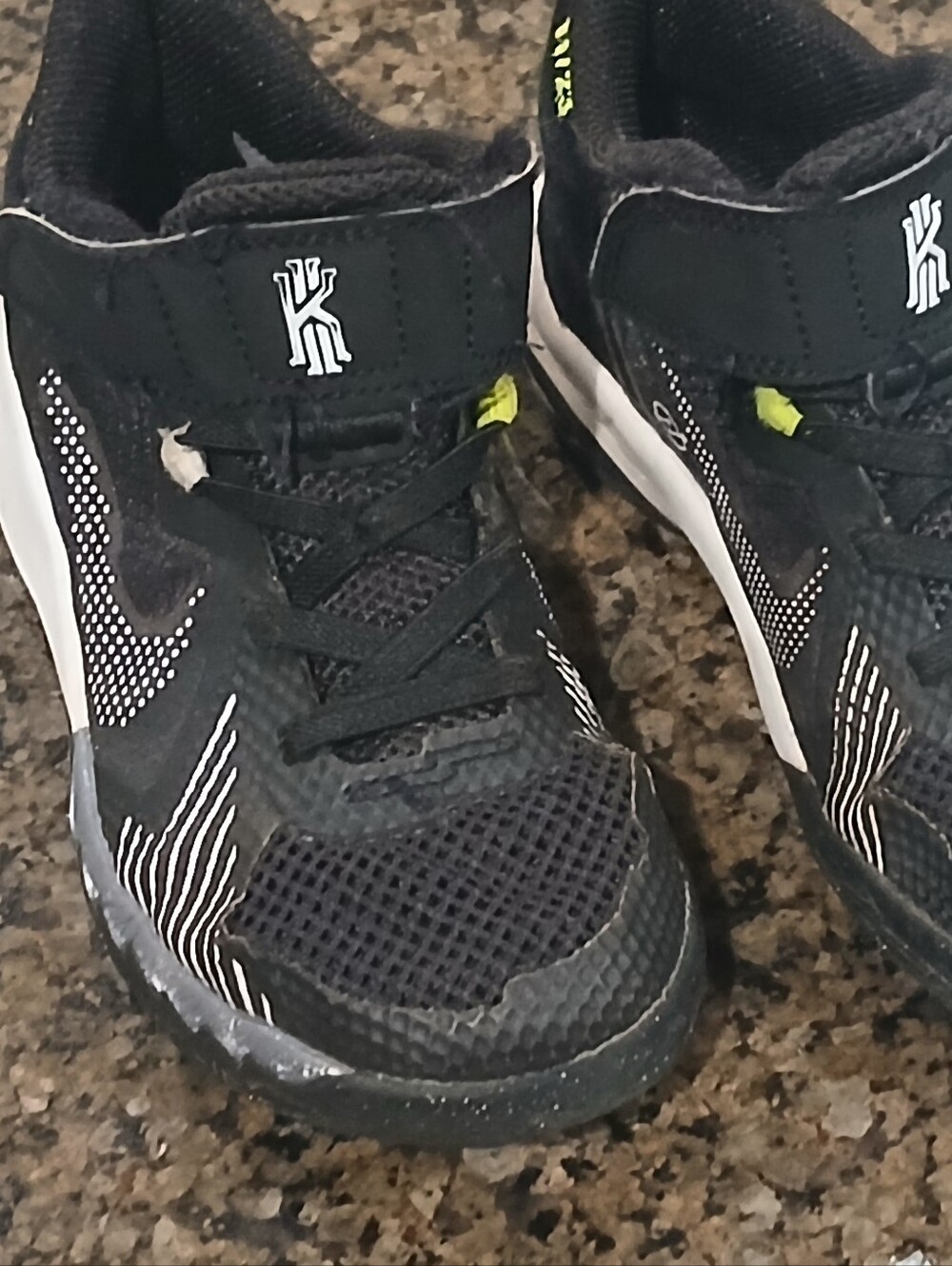 Nike Kyrie Flytrap 5 Low Black Cool Grey Kids Size: 12C - Picture 9 of 11